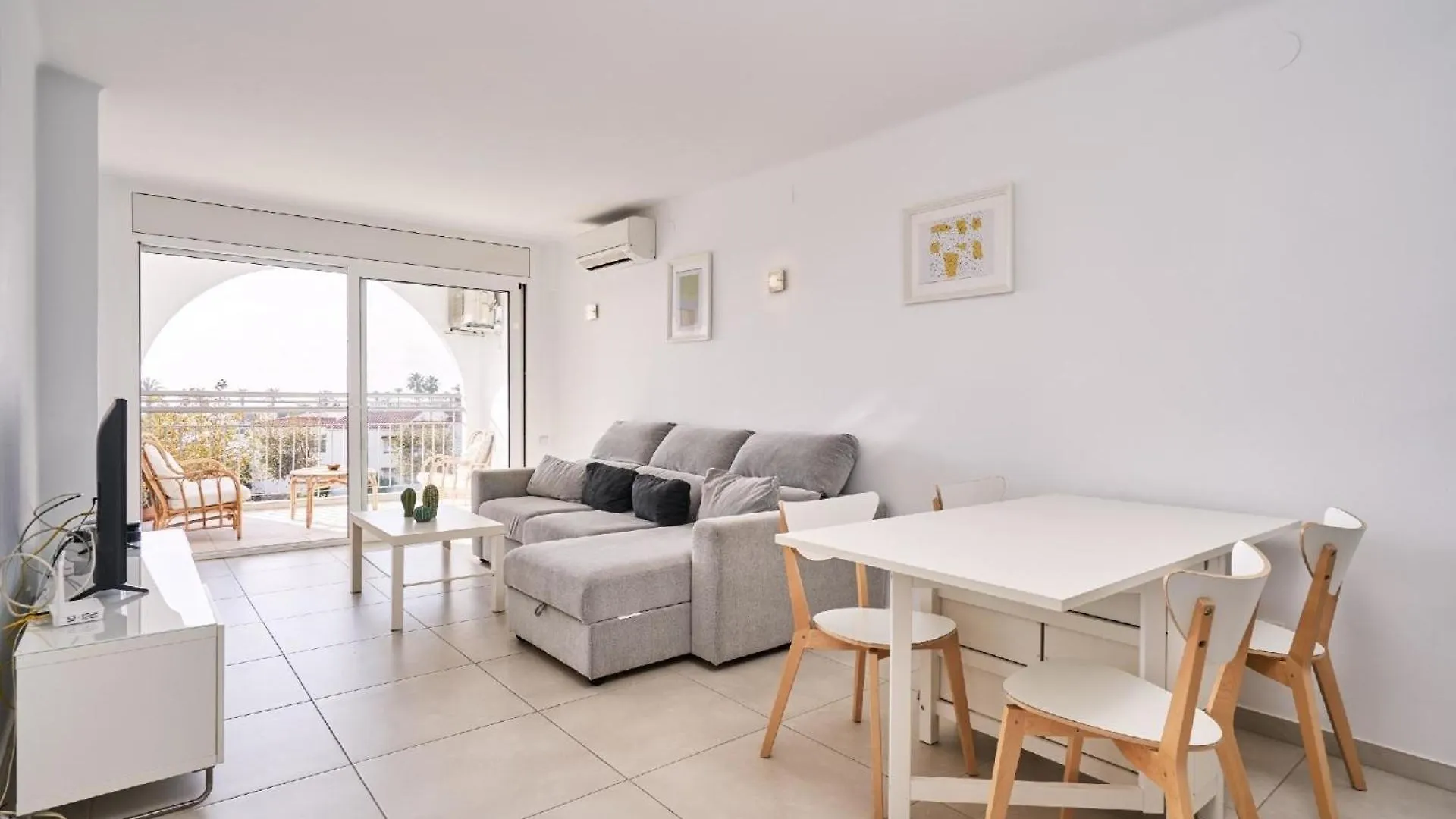 Ferienwohnung Fuer 4 Personen Ca 70 Qm In Empuriabrava, Costa Brava Golf De Roses contacts